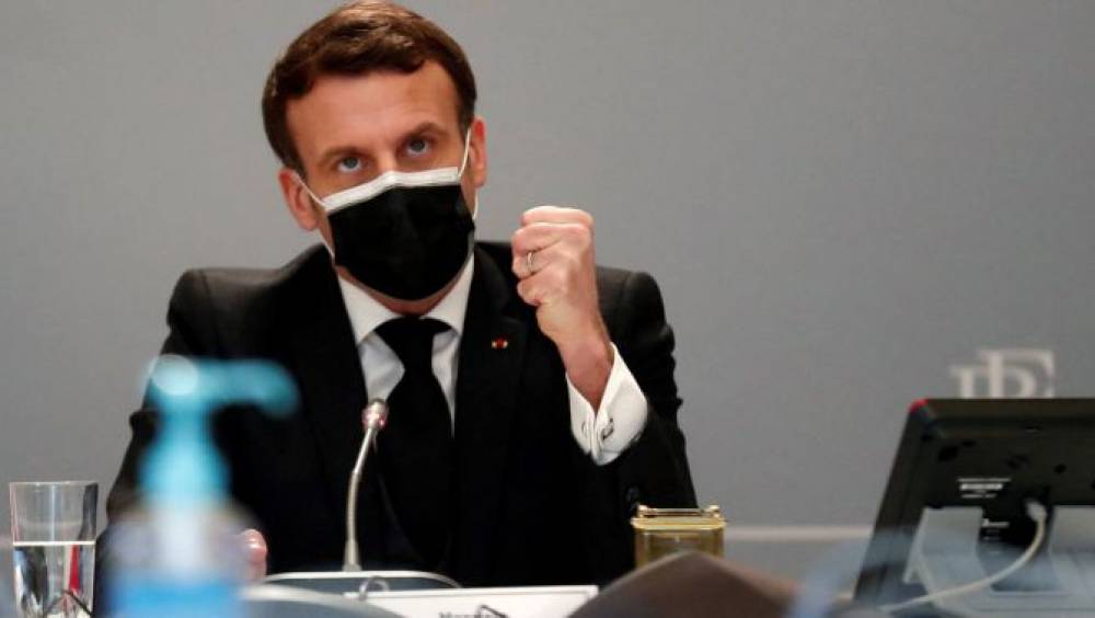 Covid-19 : il faut “tenir” encore “4 à 6 semaines” avant des assouplissements en France, affirme Macron