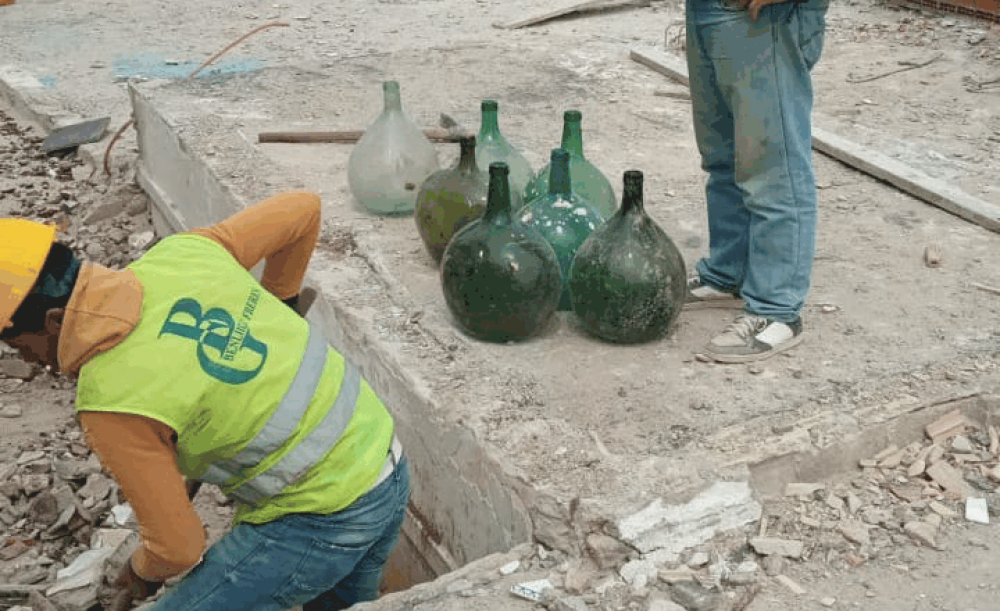 Tanger : des bouteilles en verre qui remonteraient au 14e siècle découvertes dans la médina
