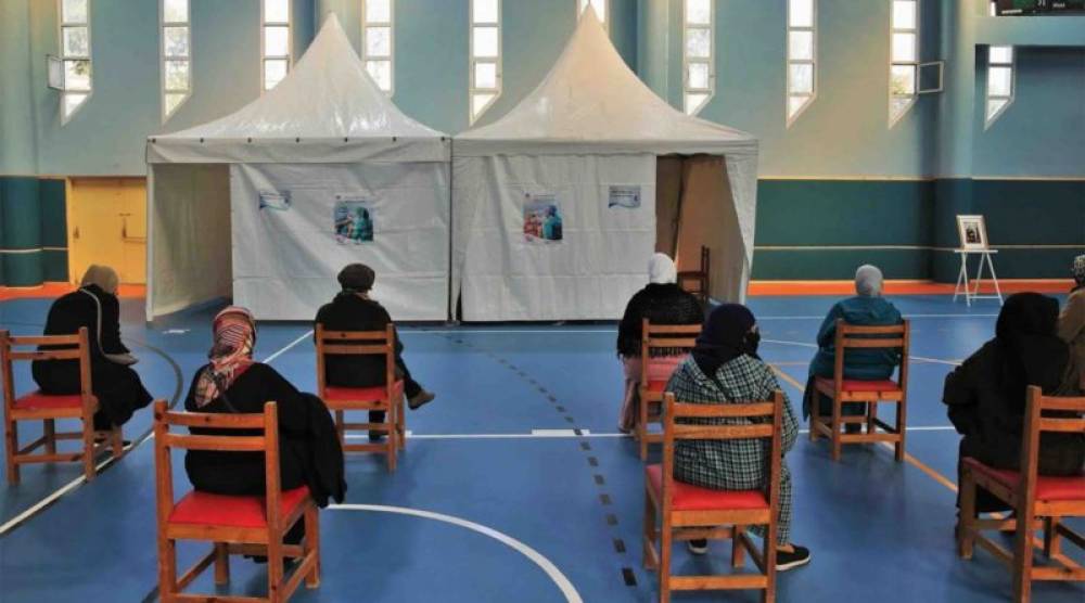 Vaccin anti-Covid: l’administration de la 1ère dose suspendue au Maroc