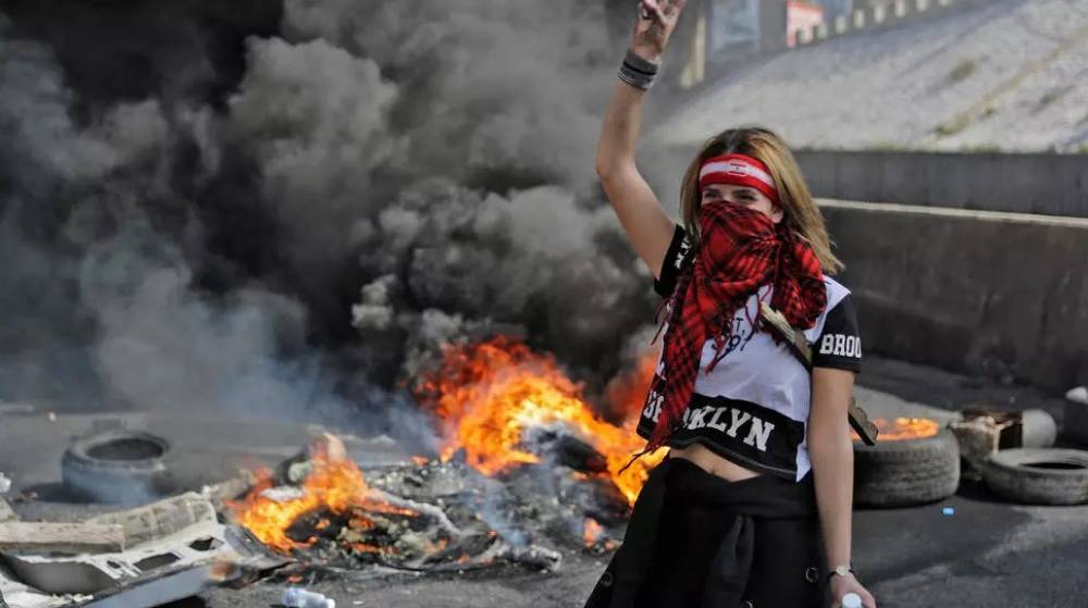 Liban : des manifestants anti-gouvernement paralysent des axes routiers