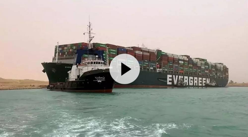 Égypte : le trafic du canal de Suez bloqué par un porte-conteneurs géant