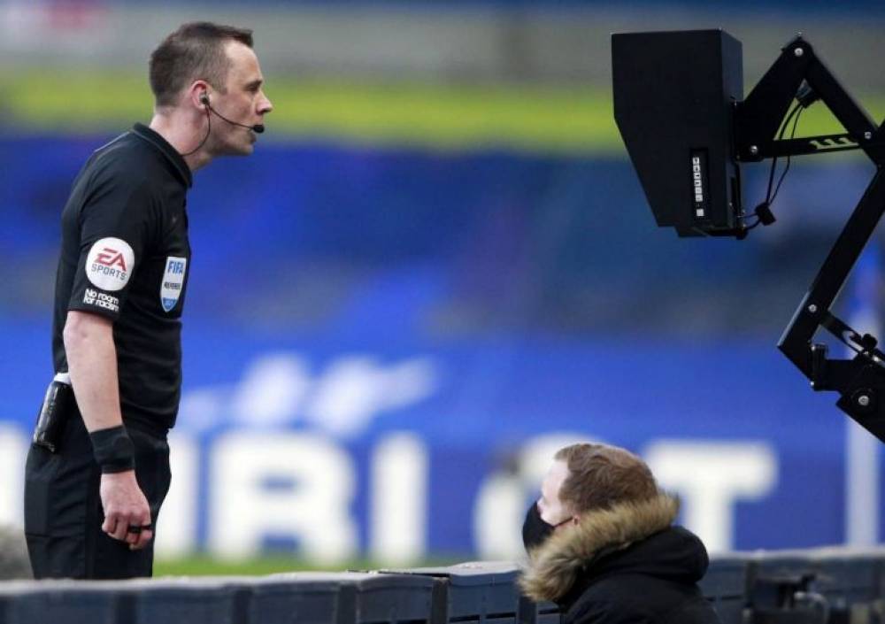 Foot: le règlement sur les mains encore modifié par l'IFAB