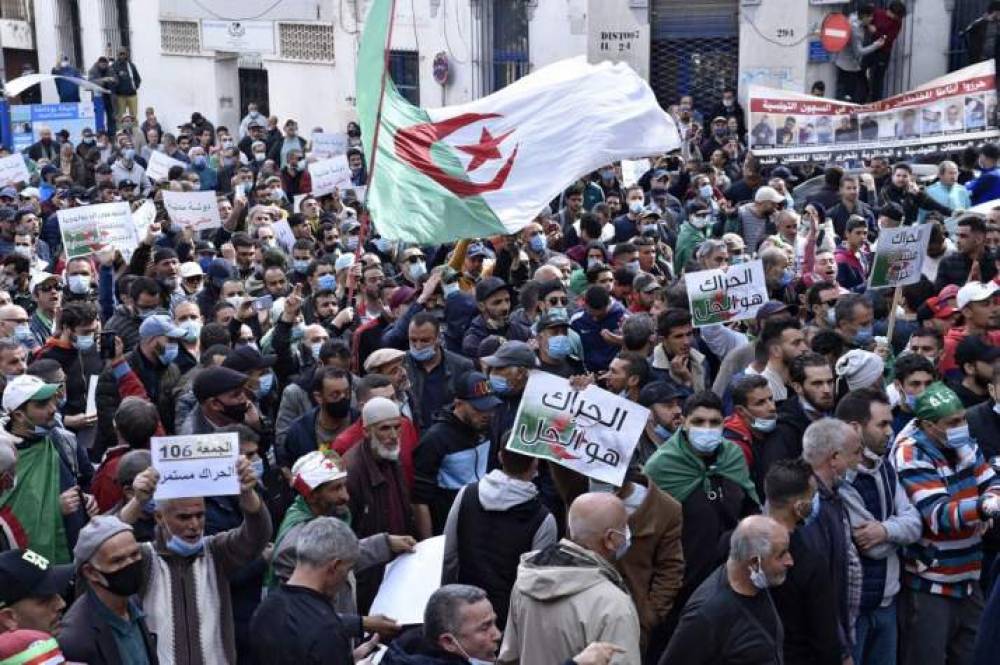 Algérie : la “Révolution du sourire pacifique” persiste et signe