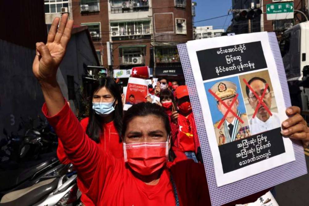Birmanie : six manifestants tués et six journalistes arrêtés