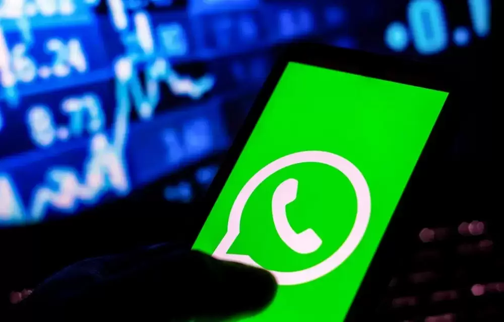 WhatsApp : Il sera bientôt possible de réagir aux messages avec un emoji