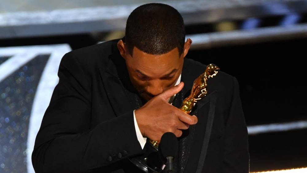 Une gifle aux Oscars: Will Smith frappe Chris Rock sur scène