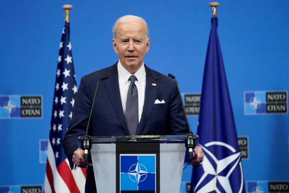 Biden promet une "réponse" de l'OTAN si la Russie utilise des armes chimiques en Ukraine