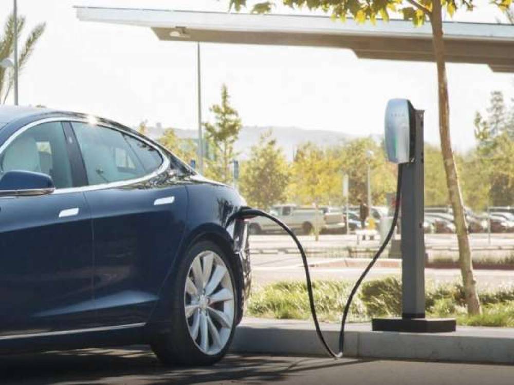 Développement durable: Les Hôtels Accor accueillent des Superchargeurs Tesla dans 3 villes du Royaume