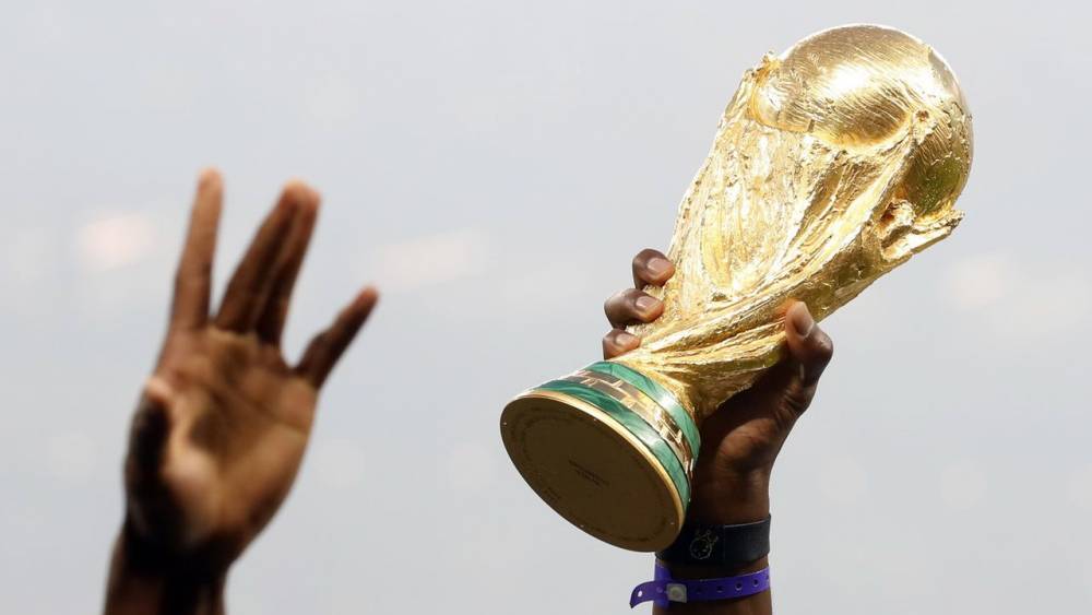 Foot: la FIFA laisse son Mondial biennal sur la touche