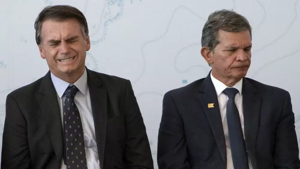 Brésil: Bolsonaro limoge le président de Petrobras après des hausses des prix des carburants