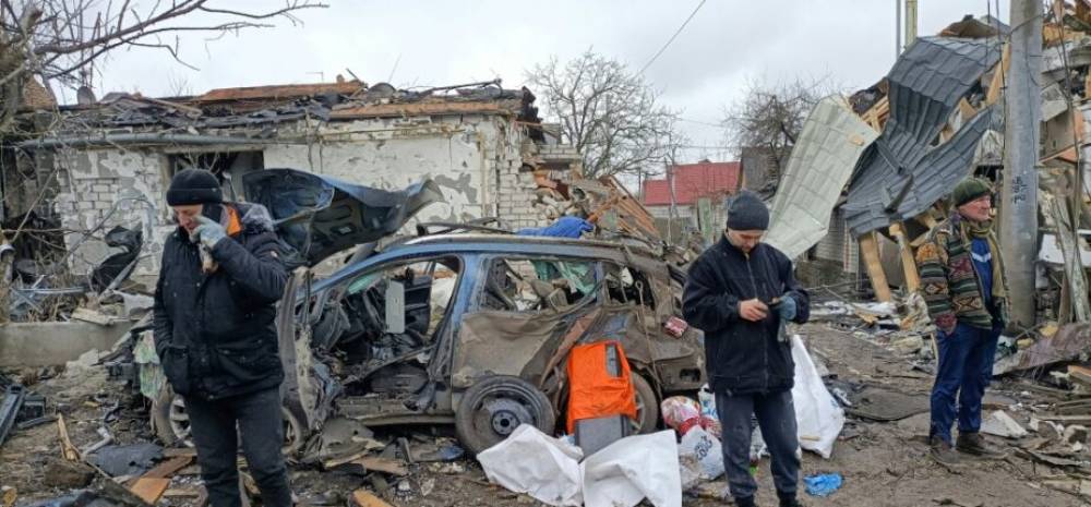 Ukraine: la Russie prend sa première grande ville et poursuit les bombardements avant des pourparlers