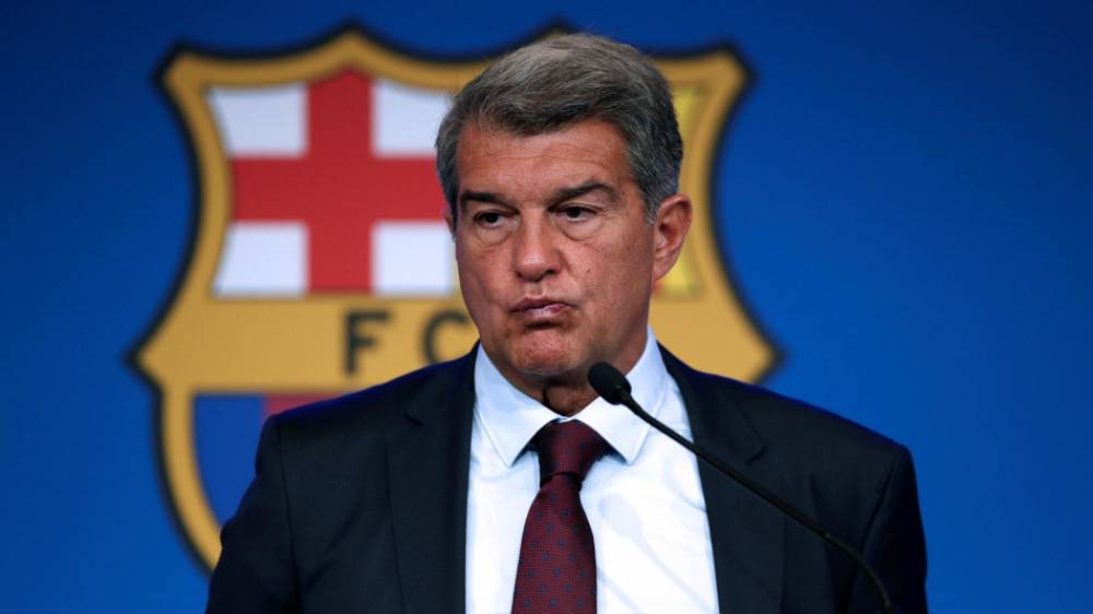 Foot: le FC Barcelone "n'a jamais acheté d'arbitre", affirme le président Laporta