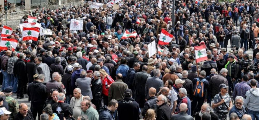 Crise économique au Liban: manifestation dispersée à coups de gaz lacrymogènes