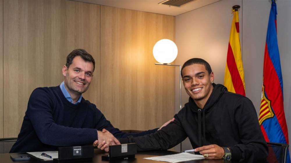 Joao Mendes, le fils de Ronaldinho, rejoint l'équipe réserve du FC Barcelone