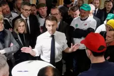 Colère des agriculteurs: Macron invité à donner sa vision "sans plus attendre"