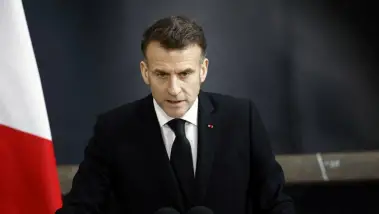 Macron affirme préparer une future mission défensi...