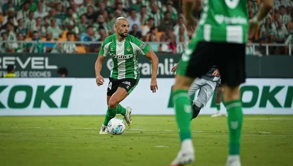 Real Betis : Amrabat de retour à l’entraînement après son opération