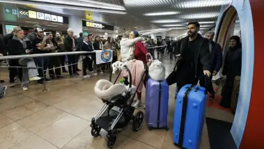 Plus de 8.000 citoyens européens rapatriés du Moye...