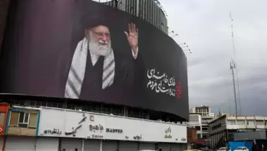 Les funérailles nationales pour Khamenei reportées