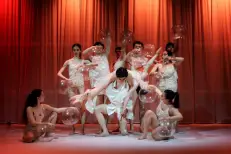 «Halqa !» à Marrakech : la danse comme langage commun entre les arts et les générations