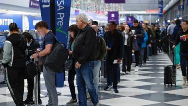 Des aéroports américains de nouveau touchés par un...