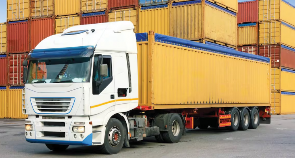 Carburants: une hausse attendue le 15 mars, l’aide aux transporteurs de nouveau sur la table