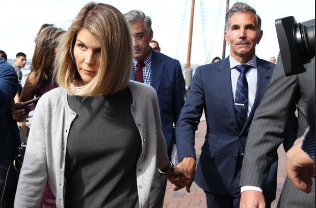 ​Lori Loughlin plaide coupable et passe par la case prison