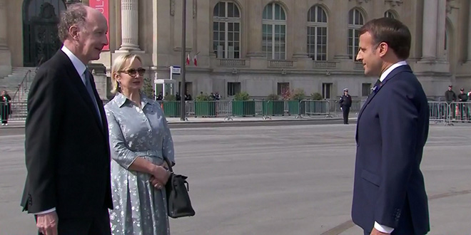 Cérémonie du 8 mai : Macron, Sarkozy et Hollande sans masque !