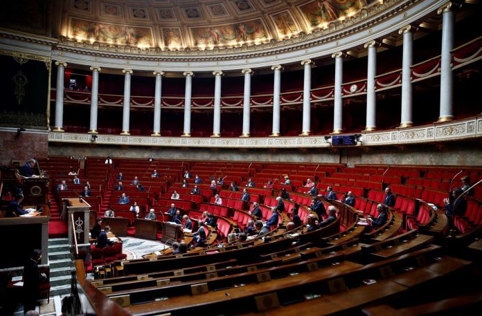 France : L’Assemblée nationale valide la prolongation de six mois de la validité des titres de séjour