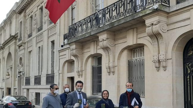 La police française verbalise des Marocains qui manifestés devant l’ambassade du Maroc à Paris