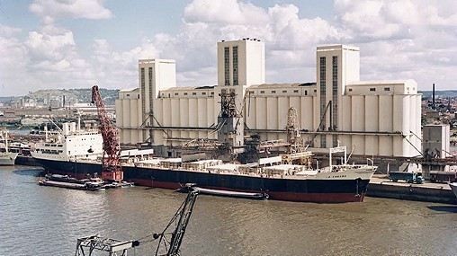 COVID-19: Sécheresse oblige, les ports débordés par les navires céréaliers