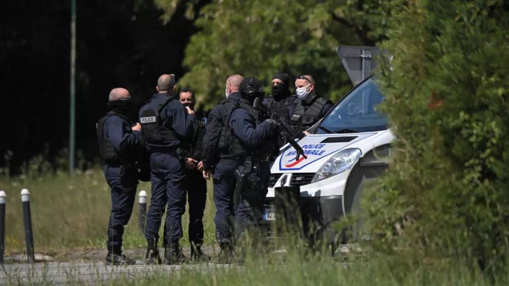 Attaque près de Nantes : une policière gravement blessée, le suspect décédé