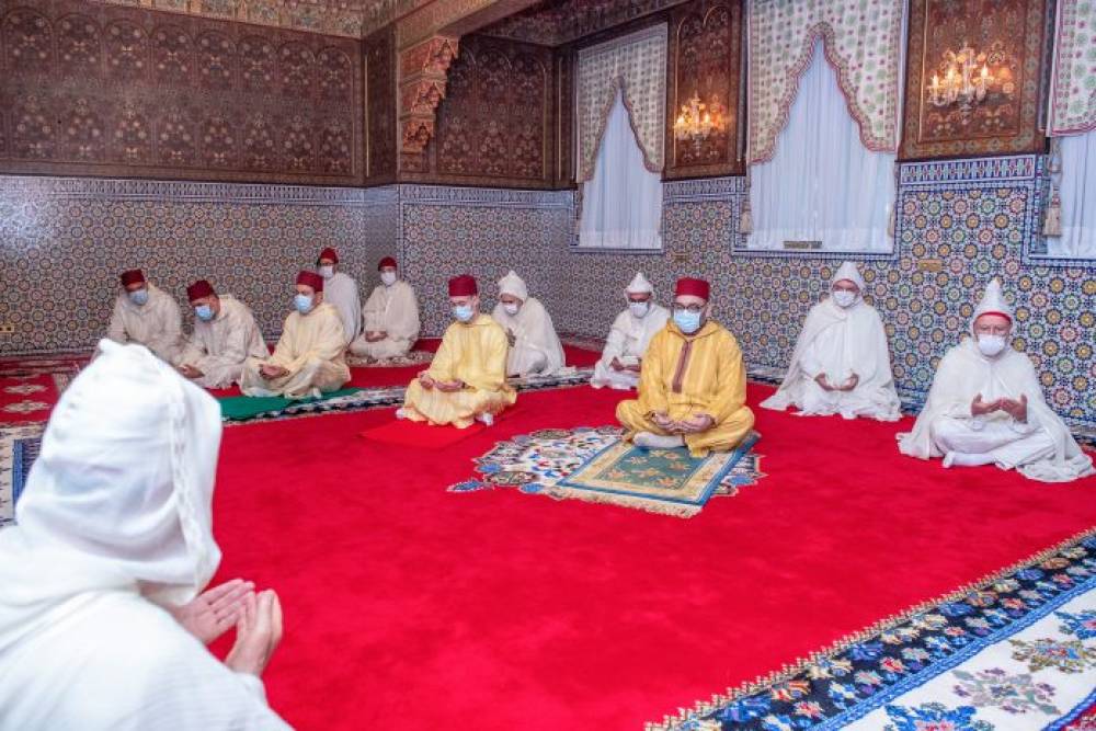 SM le Roi accomplit la prière de l’Aïd Al-Fitr