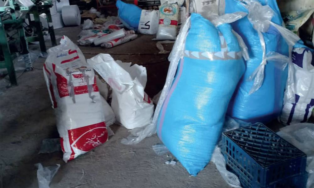 Benslimane : Démantèlement d'un atelier clandestin de fabrication de sacs en plastique interdits