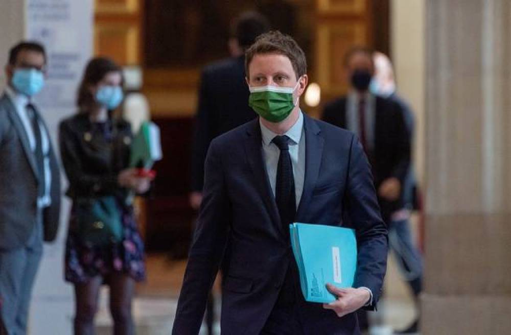 Coronavirus : Le pass sanitaire européen sera « disponible fin juin », annonce Clément Beaune
