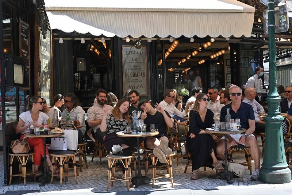 Déconfinement : les Français profitent à nouveau des cafés en terrasse