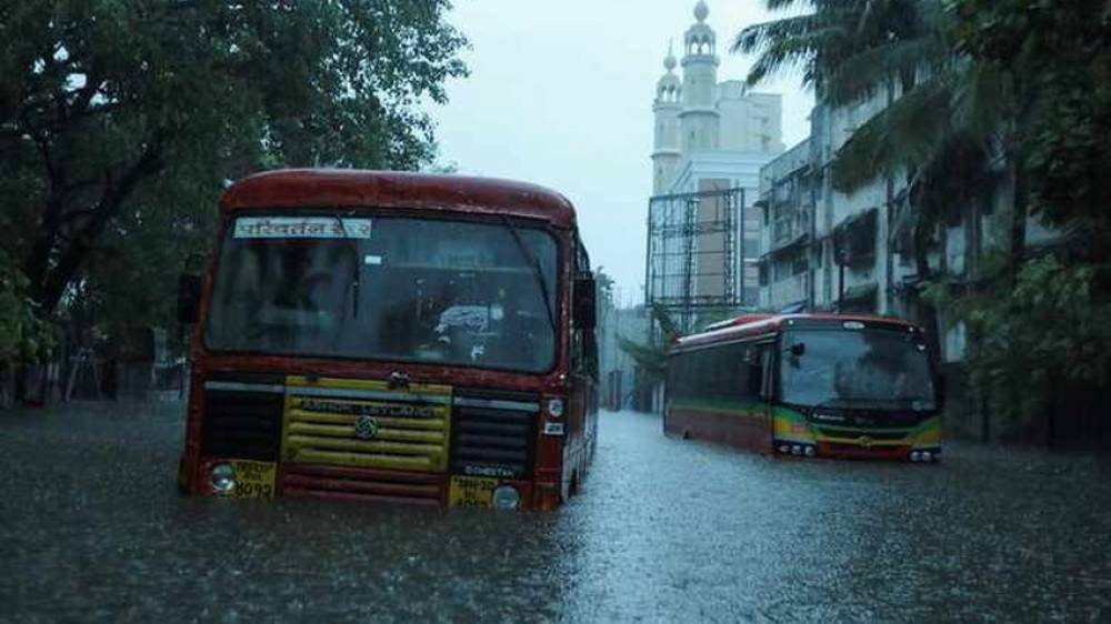 Les 10 scènes les plus puissantes du typhon Taukta balayant et inondant Mumbai, Inde