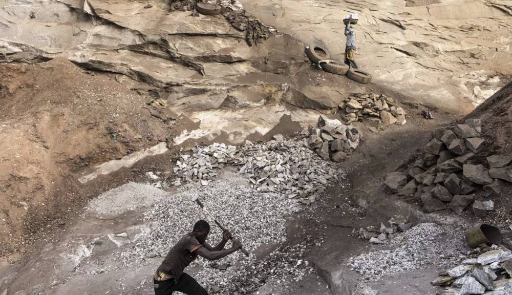 Burkina Faso : huit mineurs toujours coincés sous terre, le Maroc et l’UE proposent leur aide