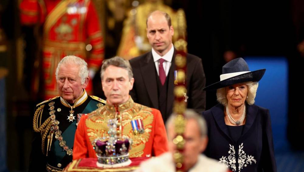 Tournant pour la monarchie britannique : Charles remplace la reine pour le discours du trône