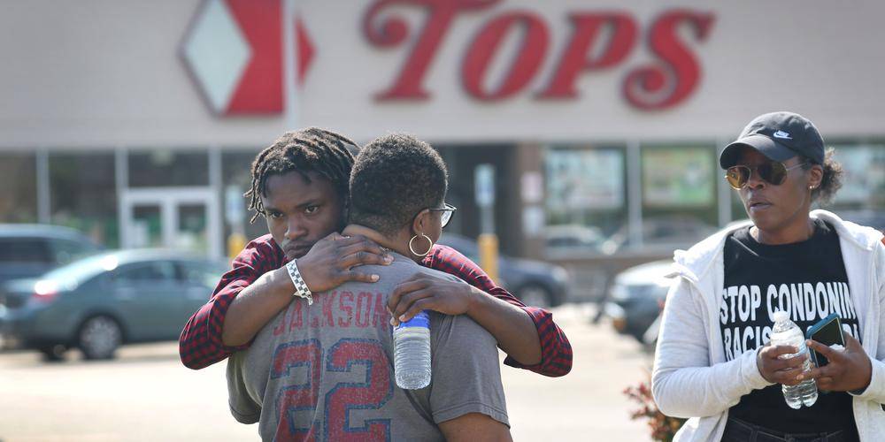 Tuerie raciste aux États-Unis : colère et incompréhension après la fusillade à Buffalo