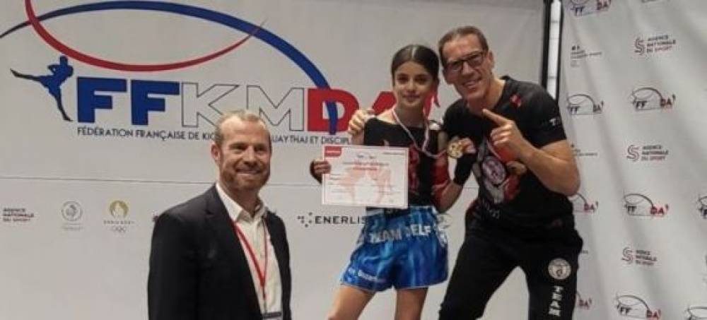 Aya Bozarhoun remporte le championnat de France de Muay-thaï