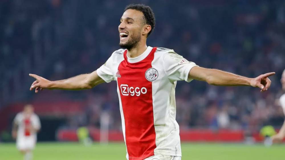 Noussair Mazraoui a signé son contrat avec le Bayern Munich