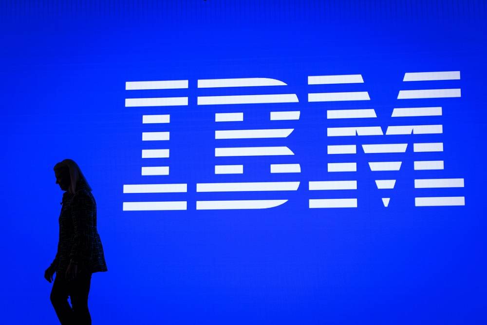 IBM gèle les embauches, se prépare à l'arrivée de l’intelligence artificielle