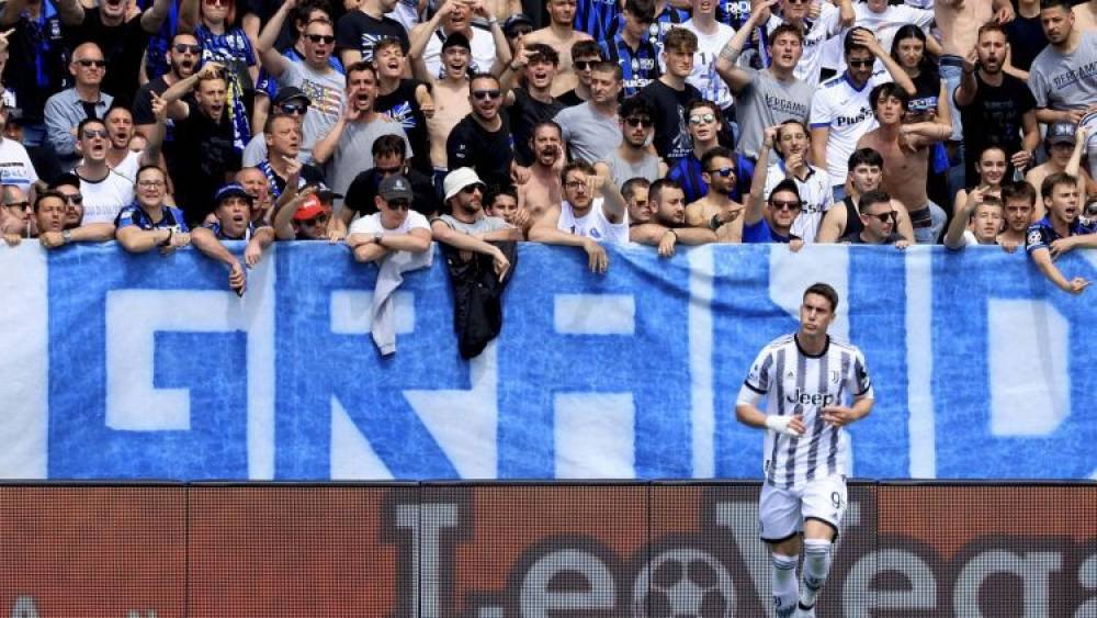 Cris racistes contre Vlahovic: La Ligue italienne ordonne la fermeture d’une tribune de l’Atalanta