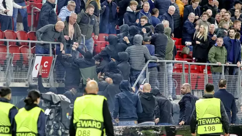 Ligue Europa Conférence : violences entre supporters de l'AZ Alkmaar et de West Ham