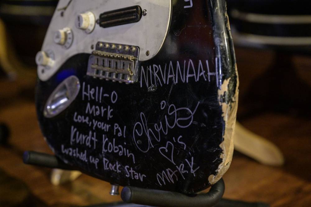 USA: Une guitare signée par Kurt Cobain vendue pour près de 600.000 dollars