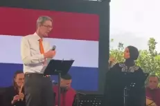 Fête néerlandaise : L'ambassadeur des Pays-Bas au Maroc chante "Zine Li Aatak Allah"