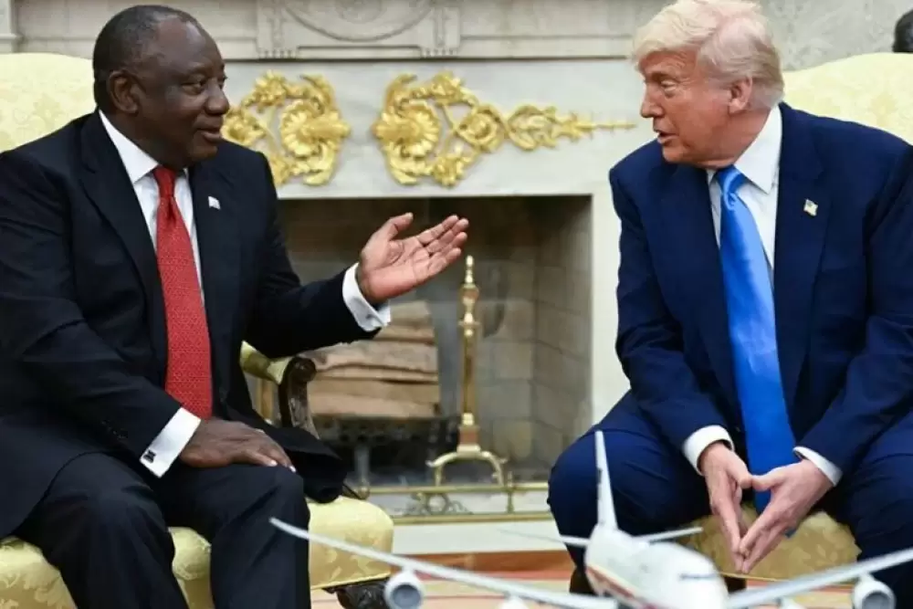 Au bureau oval devant Ramaphosa, Donald Trump dénonce le "génocide" en Afrique du Sud