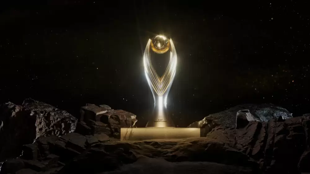 La CAF dévoile le nouveau trophée de la Ligue des Champions CAF TotalEnergies avant la finale aller de ce week-end