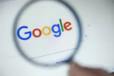 Google cherche à placer son "AI Mode" sur sa page d'accueil